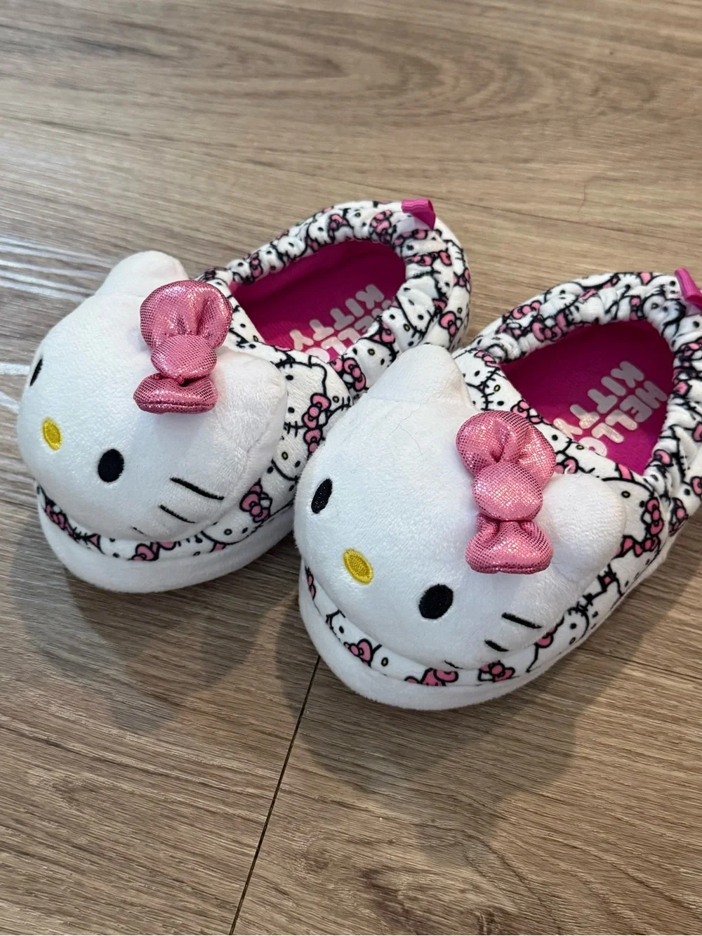 Hello Kitty White Plush Slip-On Slippers with Pink Bow Accents